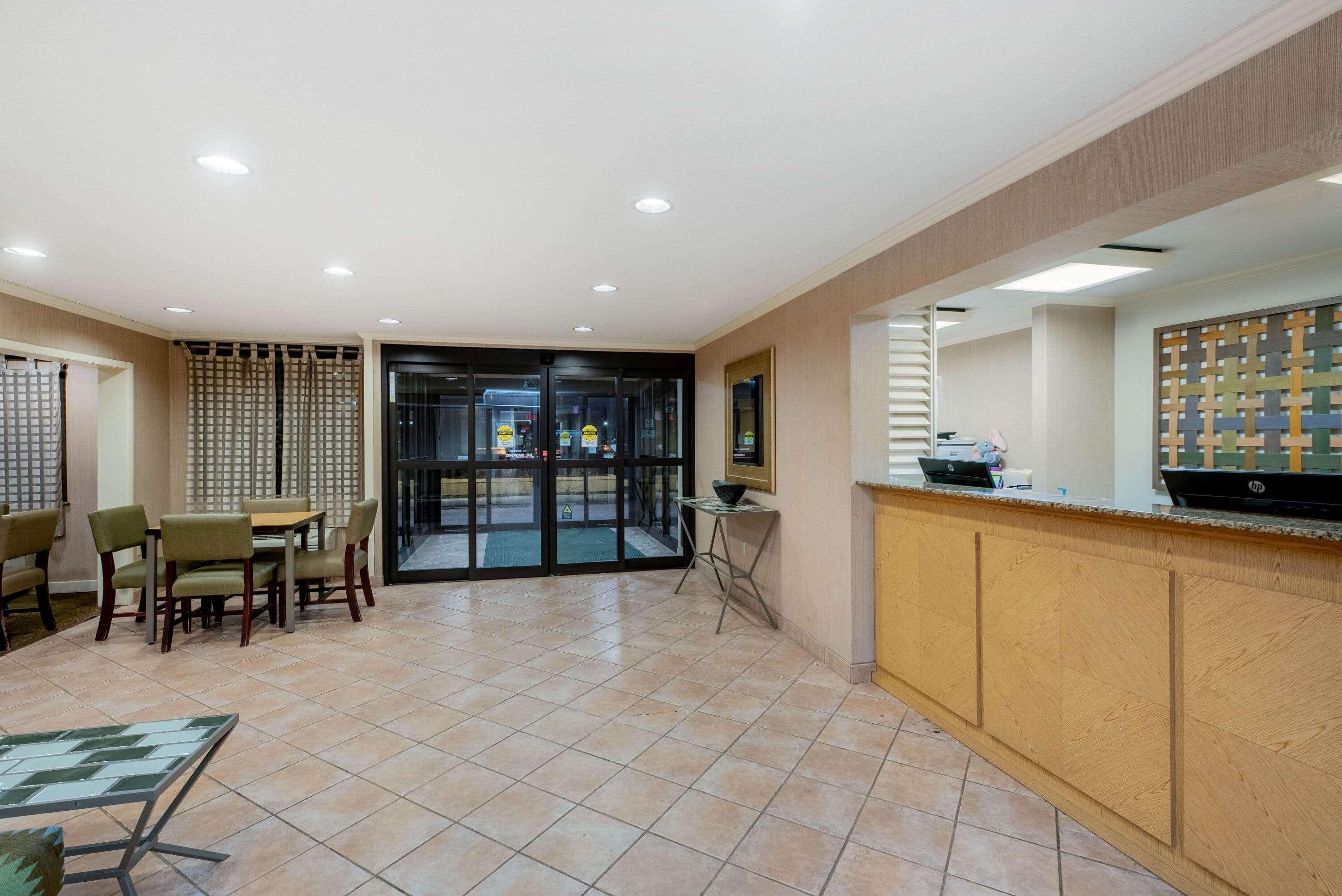 La Quinta By Wyndham Mansfield Oh Hotel Exterior foto