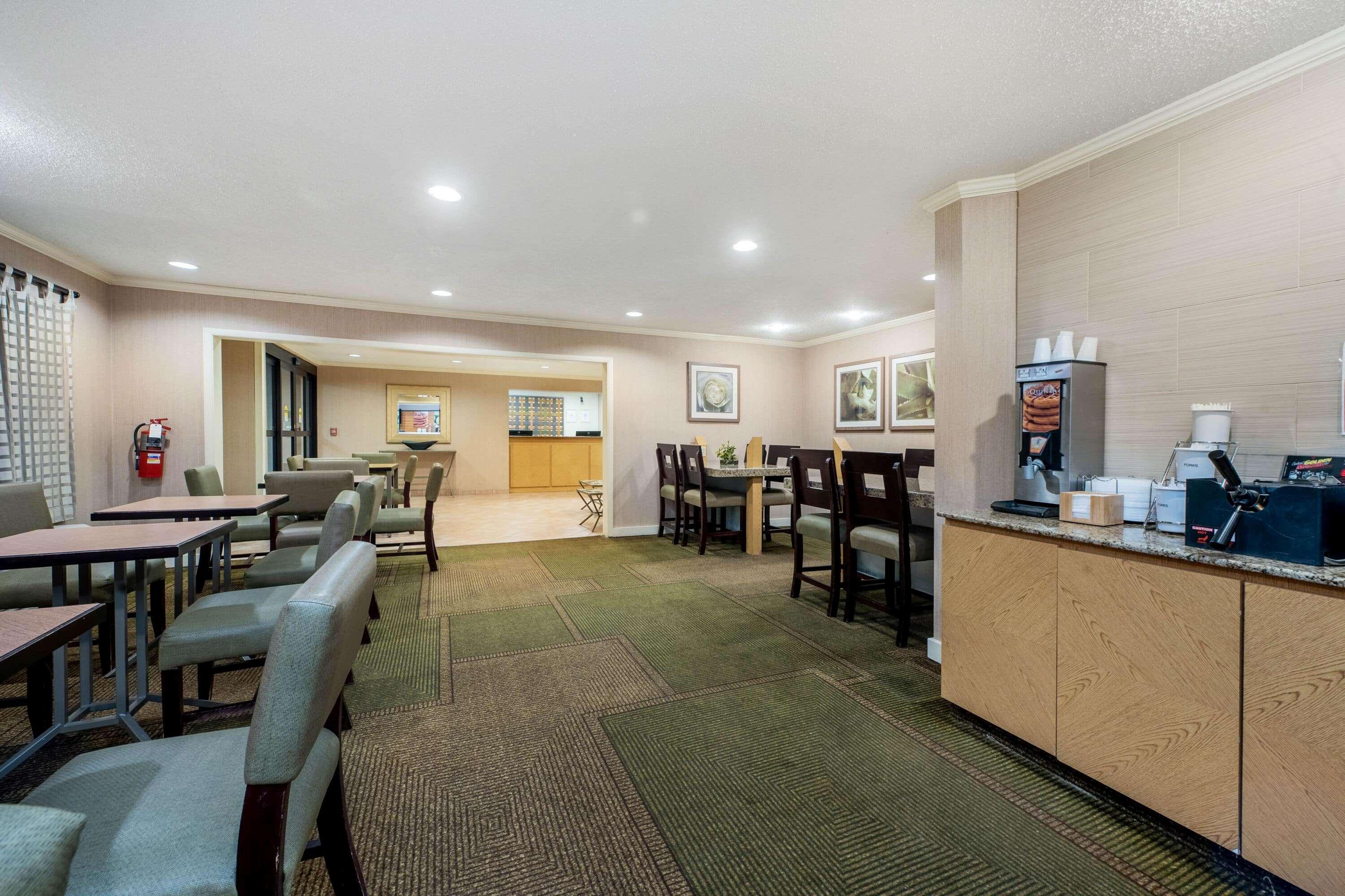 La Quinta By Wyndham Mansfield Oh Hotel Exterior foto